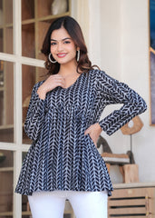 Monochrome Arrow Print Flared Cotton Top