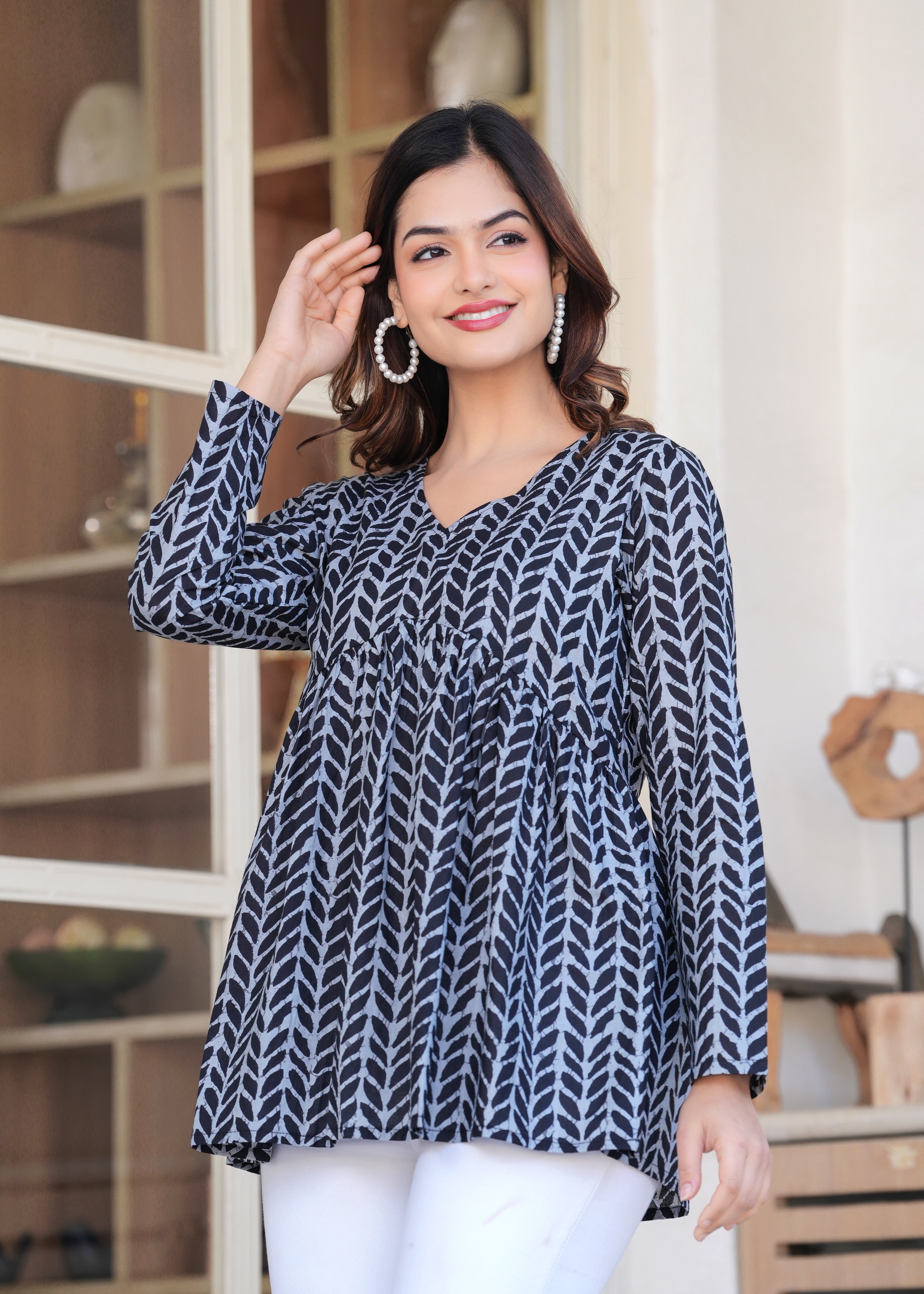 Monochrome Arrow Print Flared Cotton Top