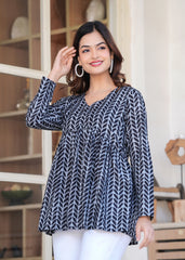 Monochrome Arrow Print Flared Cotton Top