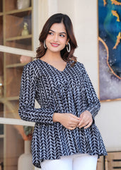 Monochrome Arrow Print Flared Cotton Top