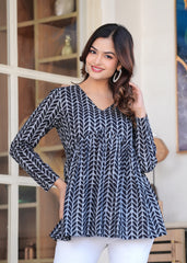 Monochrome Arrow Print Flared Cotton Top