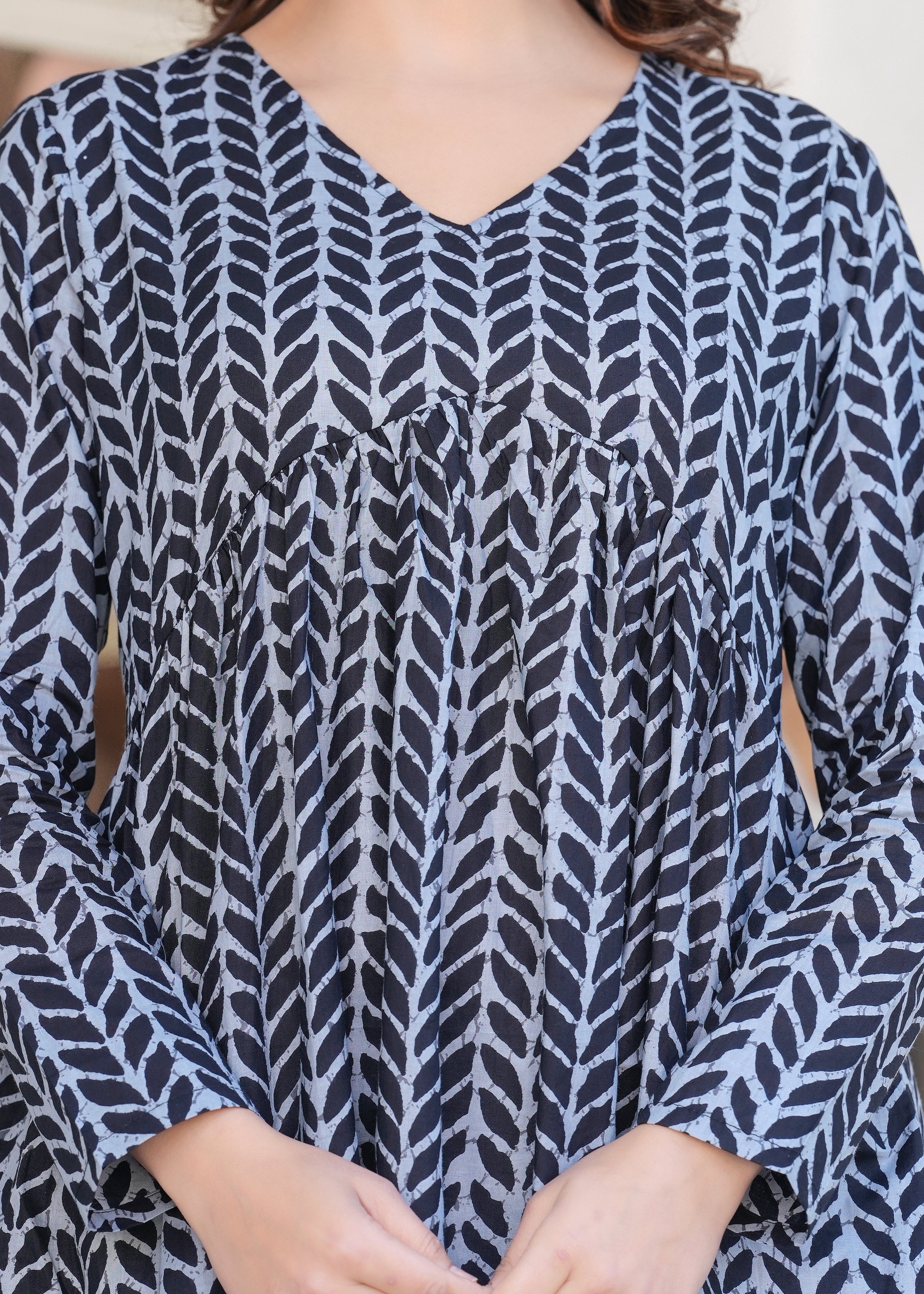Monochrome Arrow Print Flared Cotton Top
